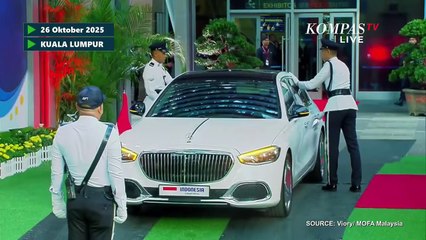 Tampil Beda! Presiden Prabowo Pakai Maybach Putih Disambut Hangat PM Anwar di KTT ASEAN 2025