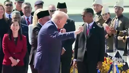 Trump Asya turuna dansla başladı!