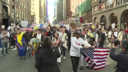 Thousands of people crowd the streets of NYC for national ‘No Kings’ march