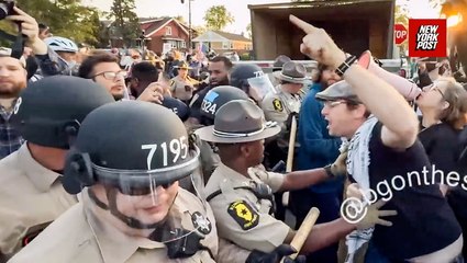 Violent clashes between ICE protesters and police at Chicago detention facility