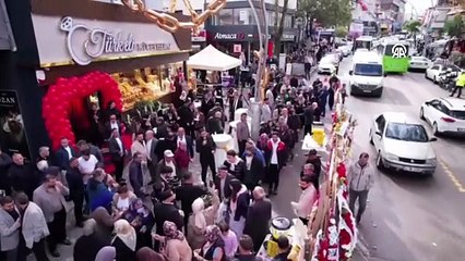 Kocaeli'de altın izdihamı Kuyumcu açılışında ilk 500 kişiye 0,25 gram altın!