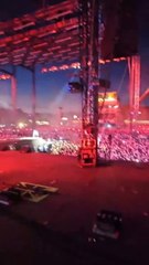 Drake surprises crowd with Vanessa Carlton at Wireless Festival to sing ' A Thousand Miles'