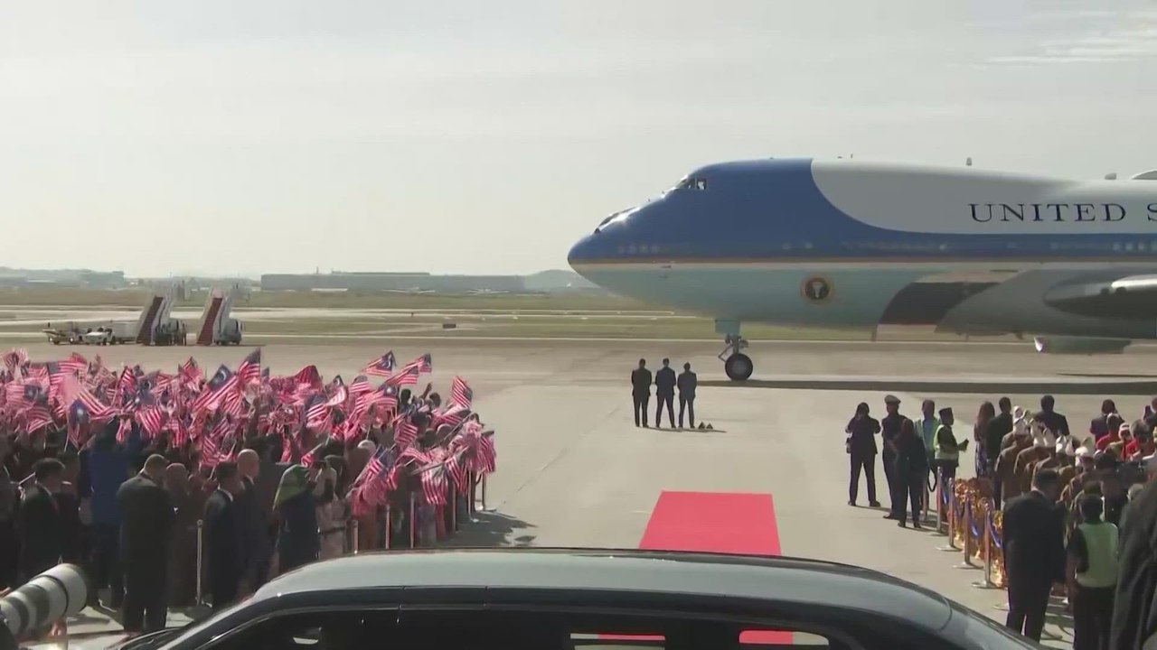 TRUMP receives EPIC WELCOME in MALASYA: everyone was SHOCKED | FULL MOMENT