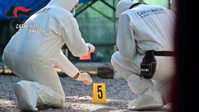 Villa Carcina, guardia giurata gambizza l'amante della moglie: i rilievi dei carabinieri