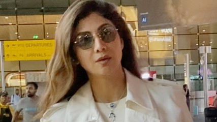 एयरपोर्ट पर स्टाइलिश अंदाज में स्पॉट हुईं Shilpa Shetty