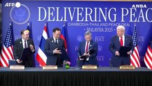 Trump presenzia alla firma del cessate-il-fuoco fra Thailandia e Cambogia