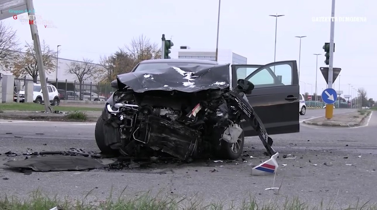 Due incidenti in pochi minuti sull'Estense e a Sassuolo