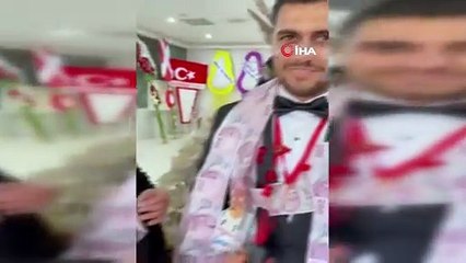 Tek torununa düğünde takı olarak ev, araba ve tarla hediye etti