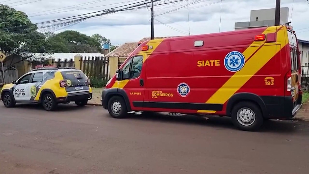 Mulher se corta ao quebrar porta de vidro durante discussão familiar em Cascavel