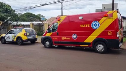 Mulher se corta ao quebrar porta de vidro durante discussão familiar em Cascavel