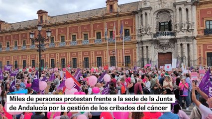 Miles de personas protestan contra la gestión de la Junta de Andalucía en la crisis de los cribados