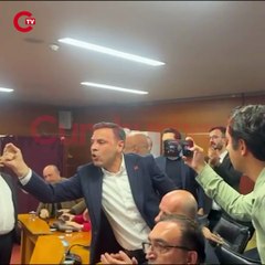 ÖZGÜR ÇELİK: SEN BURAYA ÇÖKMEYE ÇALIŞAN BİR ADAMSIN