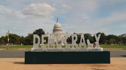 El arte logra mostrar a la 'Democracia' derritiéndose en Estados Unidos