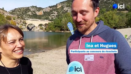 Un concours de ricochets sur la plage du Pont du Diable