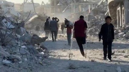 Miles de gazatíes regresan al norte de Gaza en medio del cese el fuego entre Israel y Hamás