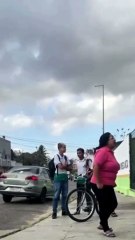 Professor é suspeito de se masturbar na frente de alunos em sala de aula; assista