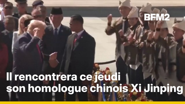 Donald Trump danse lors de son arrivée en Malaisie dans le cadre de sa tournée en Asie