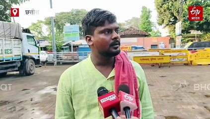 धमतरी में बीच सड़क पर दो सांडों की लड़ाई, थम गया ट्रैफिक, लोगों को हुई परेशानी