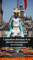 Capitalinos disfrutan de la ofrenda monumental en el Zócalo