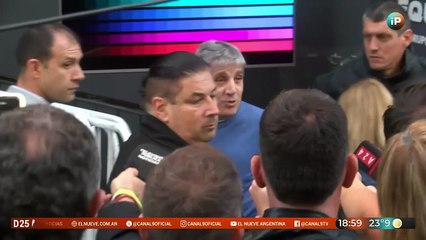 Luis Caputo acudió a esperar los resultados en el búnker junto al director del Banco Central de la República Argentina