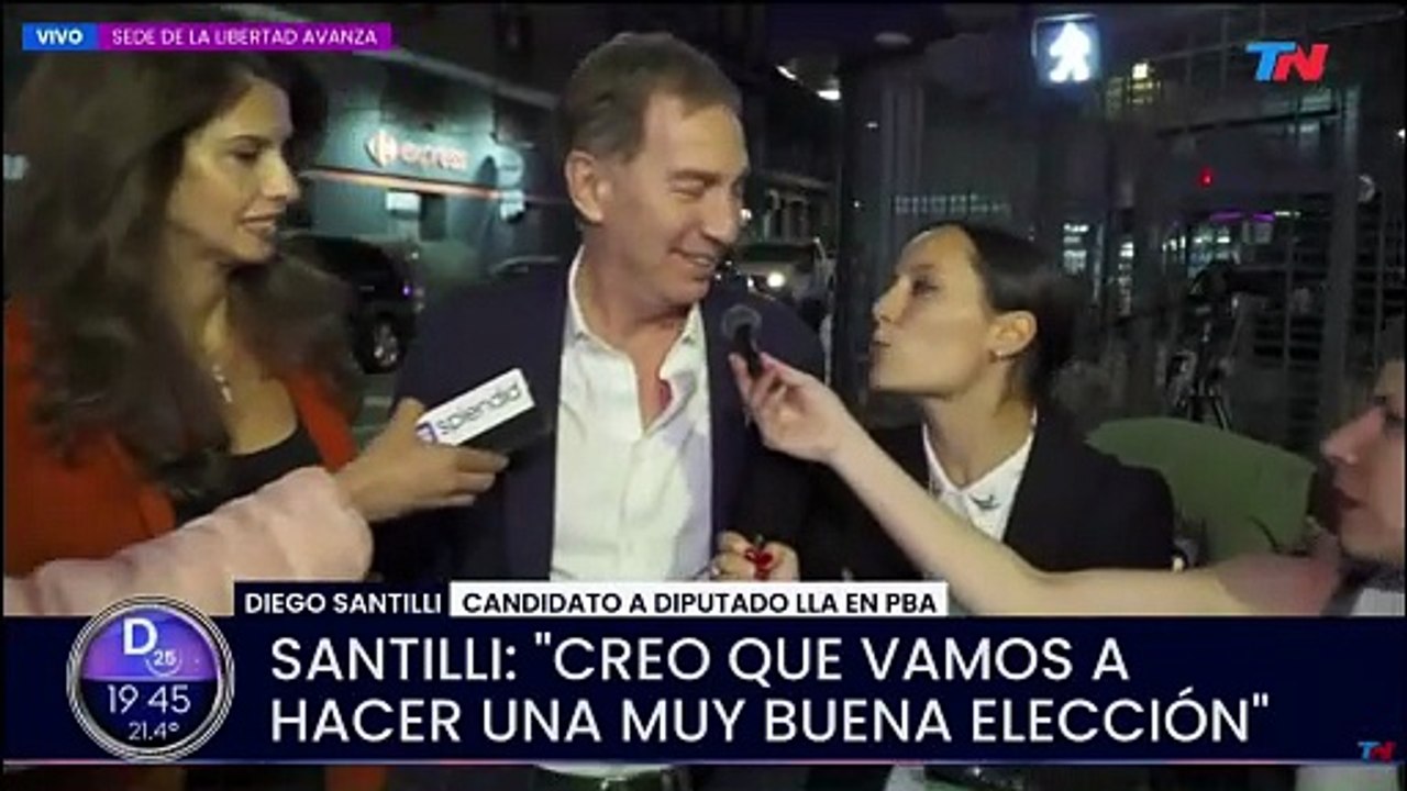 Santilli se mostró "contento" y reafirmó que si gana "se pelará", mientras ingresaba al búnker