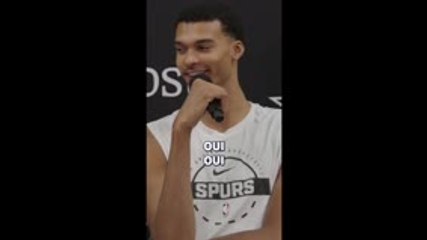 Spurs - Wembanyama provoque l'hilarité générale en "prankant" Keldon Johnson