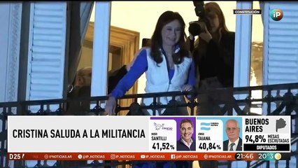 Cristina saluda a la militancia luego de los resultados electorales