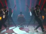 Usher Performs in Dancing With A Star Finale