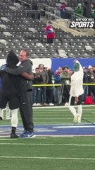 Saquon Barkley daps up Mike Kafka and other Giants coaches during warmups