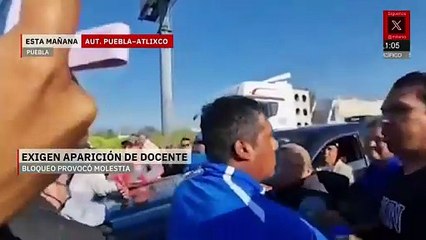 Bloquean autopista Puebla-Atlixco para exigir la aparición de la maestra Jessica Portillo