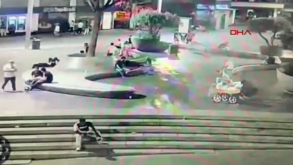 Taksim’de bankta uyuyan adamın telefonunu çaldı