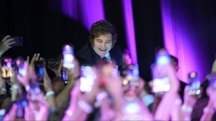 Milei sorprende con una victoria clara en las elecciones de Argentina