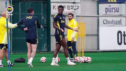 Jhon Duran ve Mert Hakan Yandaş Antrenmanda Rekabetiyle Göz Kamaştırdı ⚽