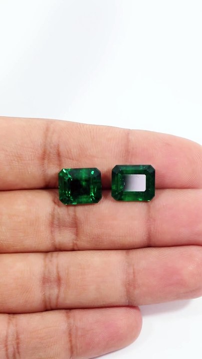 Exquisite Pair of Emerald Gemstones