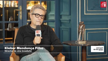 El director brasileño Kleber Mendonça Filho recibió un “Abrazo de Honor” en Biarritz