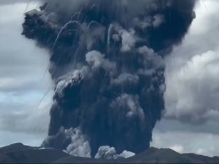 Vulkan bricht aus: Aschewolke schießt zwei Kilometer hoch