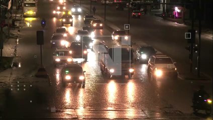 TRAS LAS INTENSAS LLUVIAS MUCHA GENTE ESPERA MICROS
