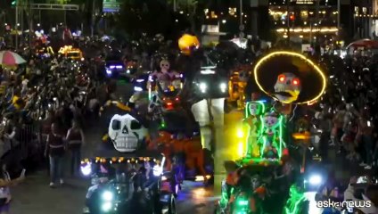 Messico: sfilata colorata di Catrinas prima del Giorno dei Morti