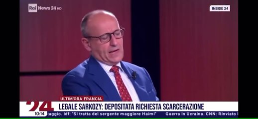 Alberto Bagnai dopo 10 anni di stipendio da parlamentare, in un partito filo europeista, finalmente ha capito il meccanismo del vincolo esterno del 3% che prometteva di abolire