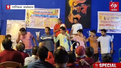 মঞ্চ ছেড়ে পাড়ায় পাড়ায় থিয়েটার, মিলে মিশে গেলেন দর্শক-কলাকুশলী