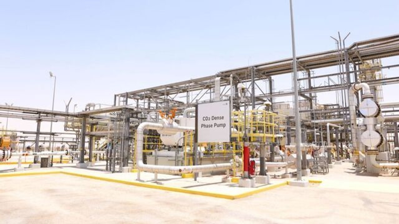 BlackRock Said to Weigh Sale of Stake in Aramco Gas Pipelines