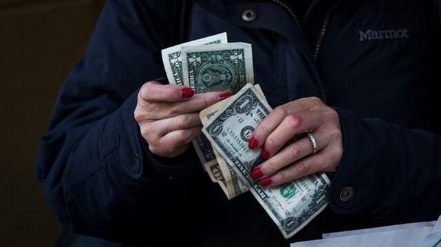 US Economy: April Goods Imports Fall 19.8%, Consumer Spending Slows