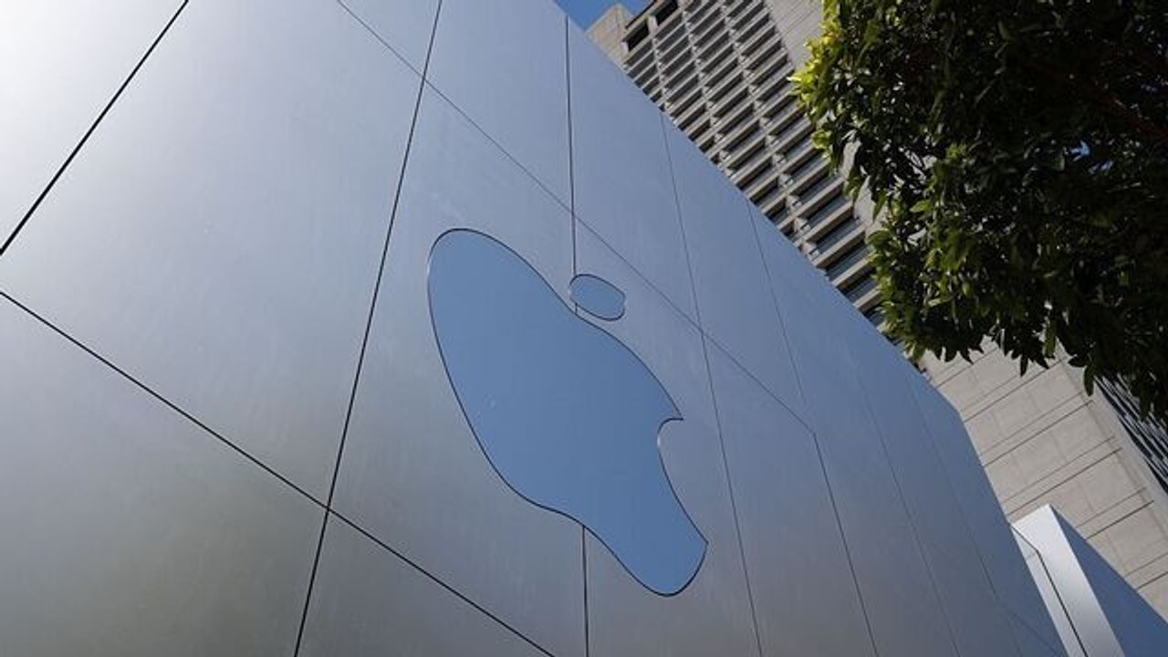 25% Tariffs on Apple If iPhones Not US-Made, Trump Says