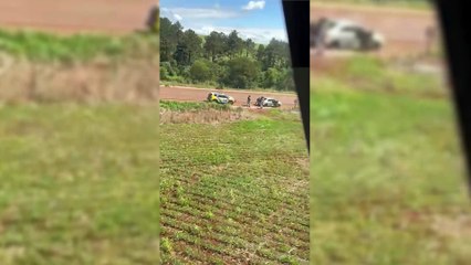 Helicóptero Falcão da PM realiza sobrevoo em abordagem na Estrada Chaparral, em Cascavel