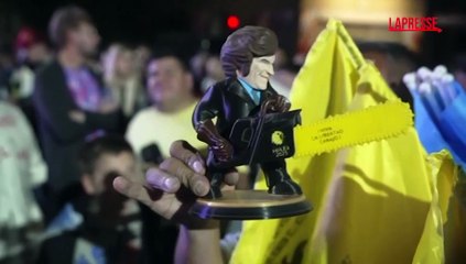 Argentina, vittoria schiacciante per Milei nelle elezioni midterm: le immagini della festa