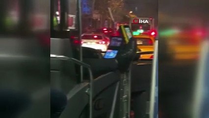 İETT otobüsünde tepki çeken görüntü!