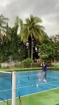 Một đêm mất điện vì bão 🌪️⛈️Không phải bóng tối làm bạn sợ, mà là tiếng gió gào thét ngoài cửa sổ. Thiên nhiên không cần cảnh báo. Nó đến và cuốn phăng mọi thứ😱 💬 Comment điều khiến bạn ám ảnh nhất khi thiên nhiên nổi giận