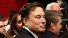 Musk Hijacks Tesla Earnings Call to Vouch for $1 Trillion Pay Plan