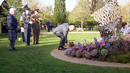King lays bouquet at ceremony for LGBT+ veterans