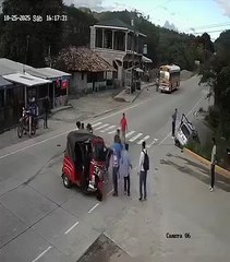 Mototaxi provoca accidente en Sabanagrande